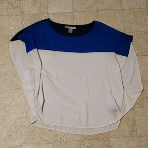 Blouse perfect for work or night out!